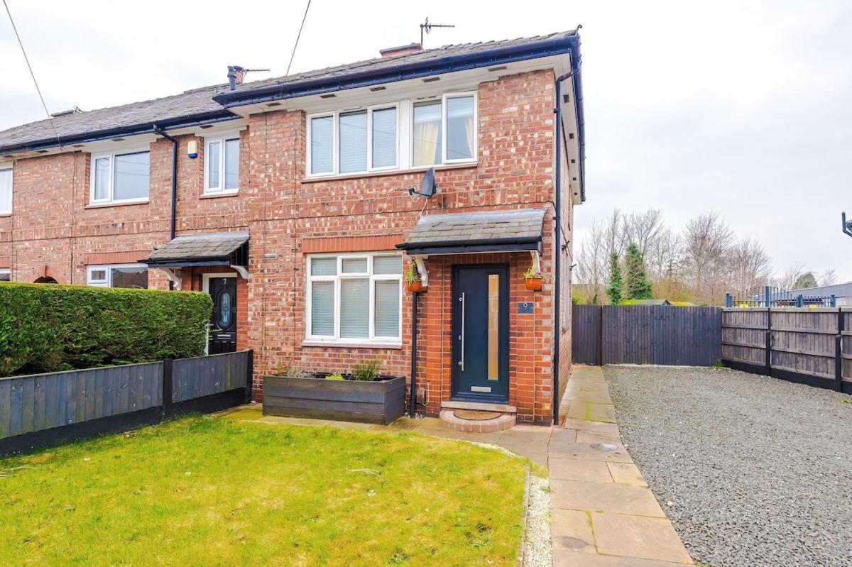 Stunning In Altrincham, Large Driveway, Sleeps 7, Perfect For Groups Apartment Manchester